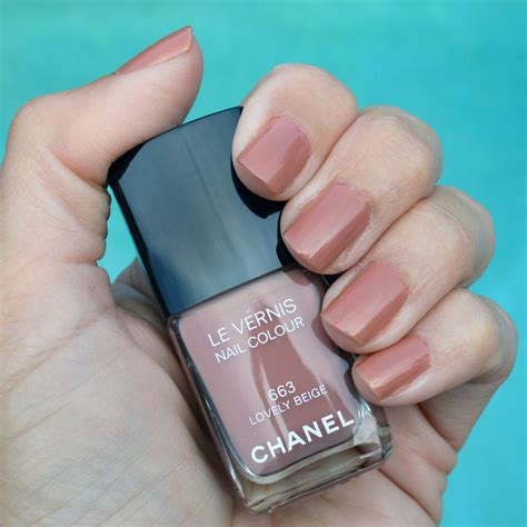 chanel le vernis 709|chanel lovely beige nail polish.